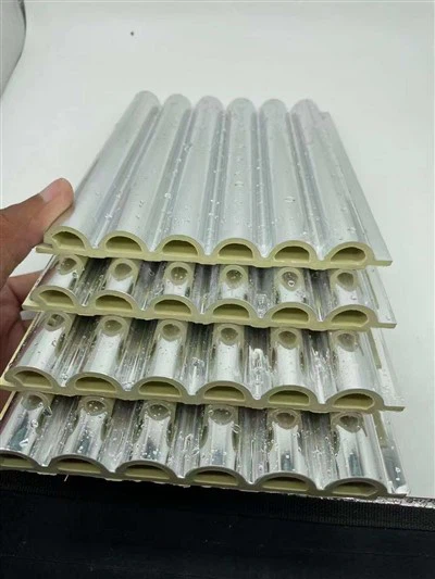 Fabriksförsäljning Vattentät Lätt att installera halvrund wpc lamellväggpanel för inomhusdekoration