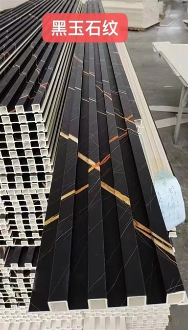 WPC väggpaneler utanför